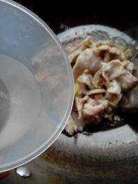 家常菜莴笋炒肉做法图解6)