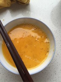 美味营养的苦瓜鸡蛋饼做法图解1)