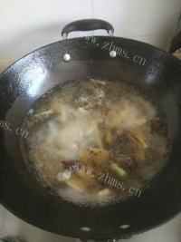 家常菜丑鱼豆腐汤做法图解10)