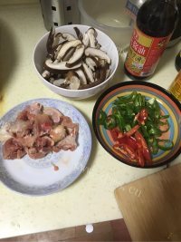 香气浓郁的黄焖鸡做法图解1)