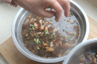 好吃的胶东肉皮冻做法图解14)