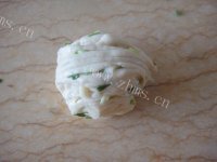 自制葱花卷做法图解6)