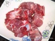美味的鲜淮山胡萝卜猪骨汤做法图解2)