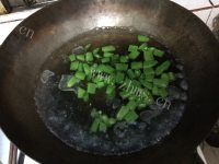美味的爆炒黄贝肉做法图解3)