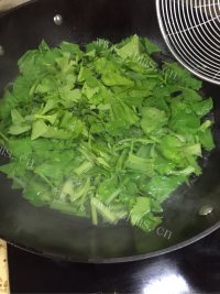 简易的拌芹菜做法图解3)