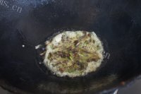 热腾腾的香椿炒鸡蛋