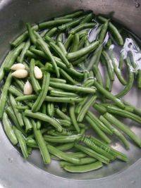 家常菜蒜香刀豆做法图解1)