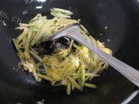 DIY蛋炒饭做法图解4)