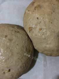 美味的全麦红糖核桃欧包做法图解9)