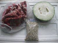 美味的冬瓜薏米排骨汤做法图解1)