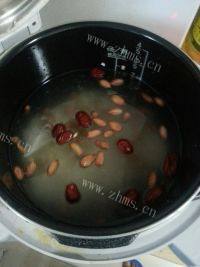 美味早餐燕麦红枣粥做法图解5)