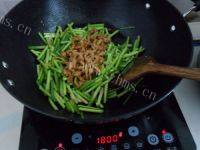 味道不错的蒜薹炒肉丝做法图解8)