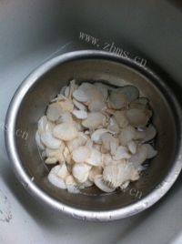杏鲍菇炒肉丝做法图解1)