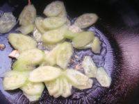 一绝的黄瓜木耳炒鸡蛋做法图解7)