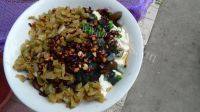 诱人的凉拌皮蛋豆腐做法图解4)