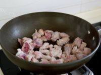 食欲满满的红萝卜烧肉做法图解3)