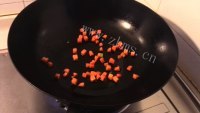 营养的孜然胡萝卜黄瓜炒饭做法图解5)