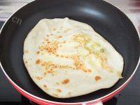自制鸡蛋灌饼做法图解12)