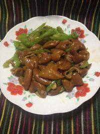 家常菜青椒炒肥肠
