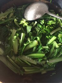 美味的小白菜肉丸汤做法图解7)