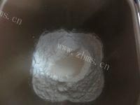 自制可可双色吐司做法图解2)