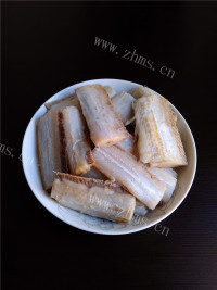 美味酸菜渡带鱼做法图解2)