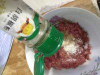 美味的鸭蛋瘦肉烫做法图解5)