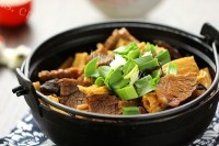 美味牛肉腐竹煲做法图解14)