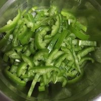 营养丰富的尖椒炒鸡蛋做法图解2)