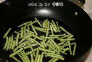 家常菜长豆角炒茄子做法图解4)