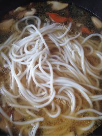 美味的香菇豆苗米线做法图解6)