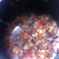 鲜美可口的豌豆腊肉焖饭做法图解15)