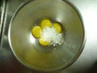 诱人的彩虹蛋糕做法图解2)