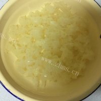 美味的银耳红枣莲子羹做法图解1)