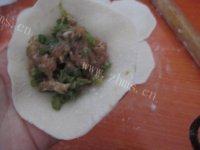 色味俱佳的芹菜猪肉馅饼做法图解10)