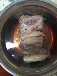 家常菜胡萝卜炖牛腩做法图解1)
