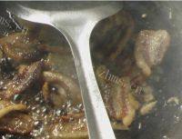 家庭版芹菜炒腊肉做法图解7)