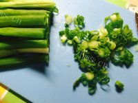 香飘十里的葱油饼做法图解1)