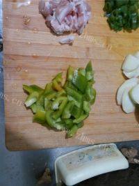 家常菜肉炒平菇做法图解5)