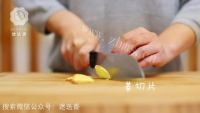 美味的萝卜丝鲫鱼汤做法图解2)