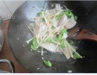 家庭版洋葱炒肉丝做法图解4)