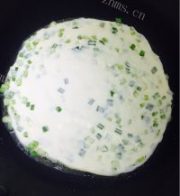 玉盘珍馐的家常葱油饼做法图解9)