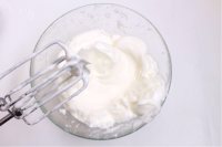 热腾腾的蒸蛋糕做法图解2)