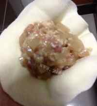 色泽鲜亮的灌汤包做法图解3)