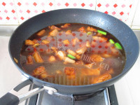 美味的香芋红烧肉做法图解9)