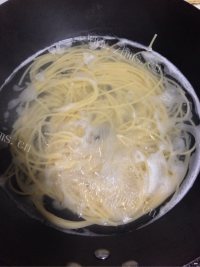 可口的黑椒猪柳意面做法图解1)