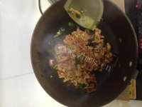 可口的东北香辣肉丝做法图解5)