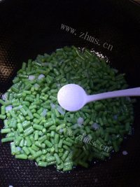 香气浓郁的豆角炒鸡蛋做法图解5)