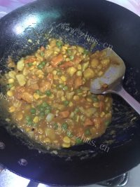 鲜美可口的咖喱鸡丁饭做法图解4)