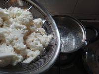 家常菜腊肉炒花菜做法图解2)